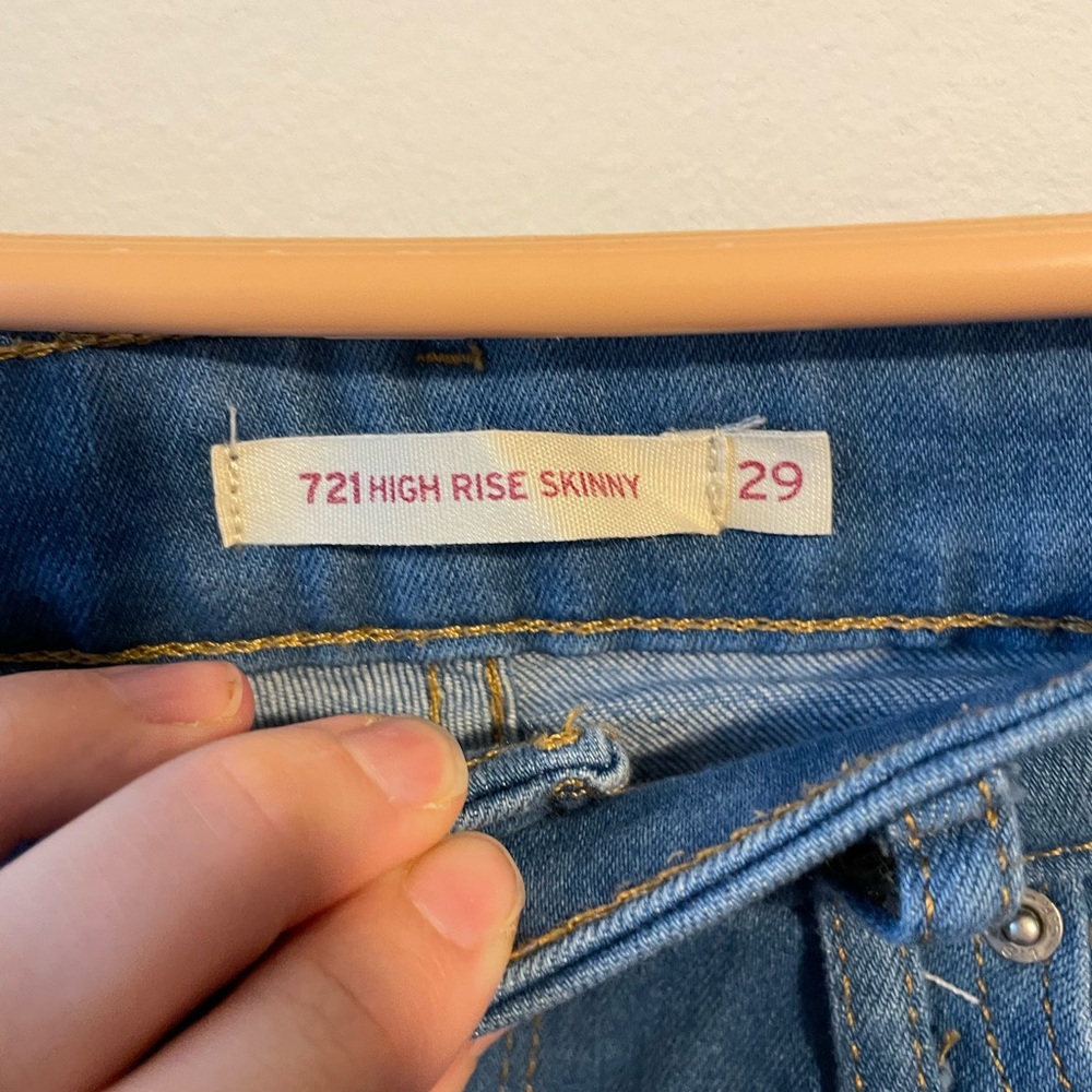 High Rise Skinny Levis - Picture 2 of 3